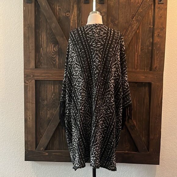 Free People Kimono Patterned Poncho Black White Tassle Boho Open Cardigan M/L - Picture 11 of 12